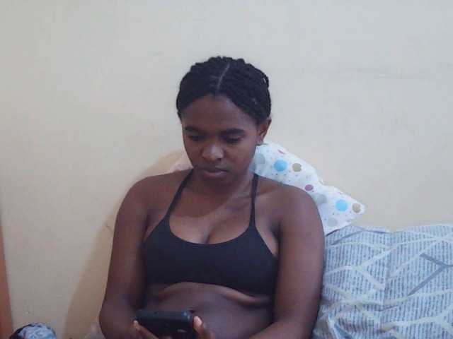 Sweetdiva2 live cam on BongaCams