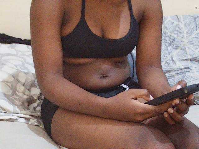 Sweetdiva2 live cam on BongaCams