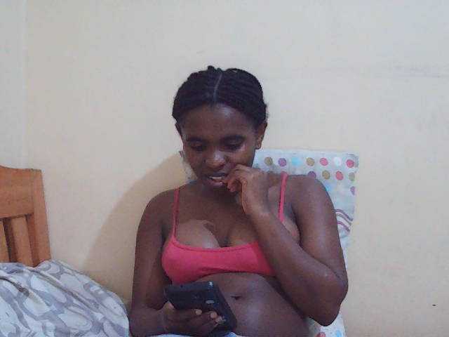 Sweetdiva2 live cam on BongaCams