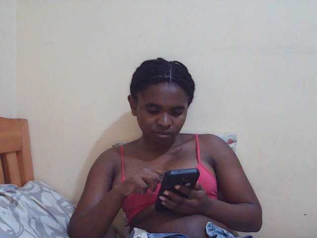 Sweetdiva2 live cam on BongaCams