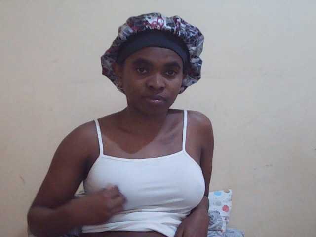 Sweetdiva2 live cam on BongaCams