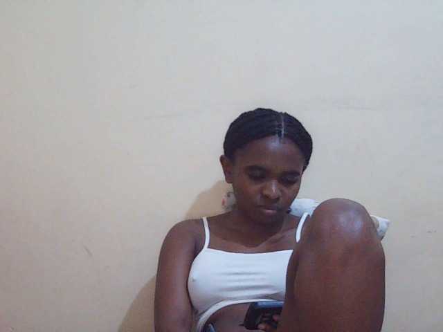 Sweetdiva2 live cam on BongaCams