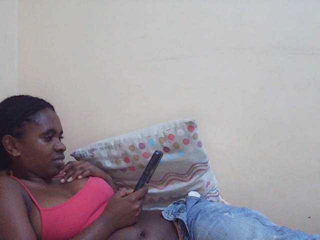 Sweetdiva2 live cam on BongaCams