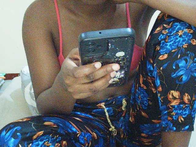 Sweetdiva2 live cam on BongaCams
