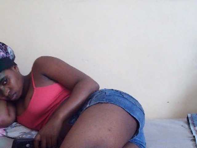 Sweetdiva2 live cam on BongaCams