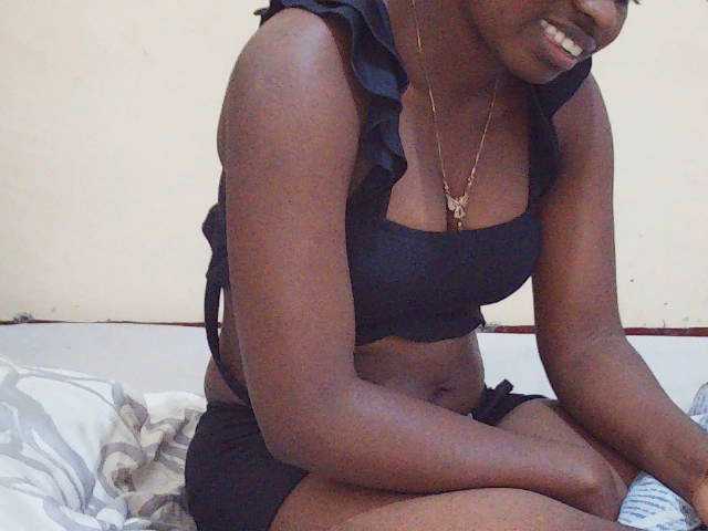 Sweetdiva2 live cam on BongaCams