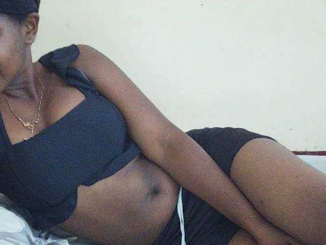Sweetdiva2 live cam on BongaCams