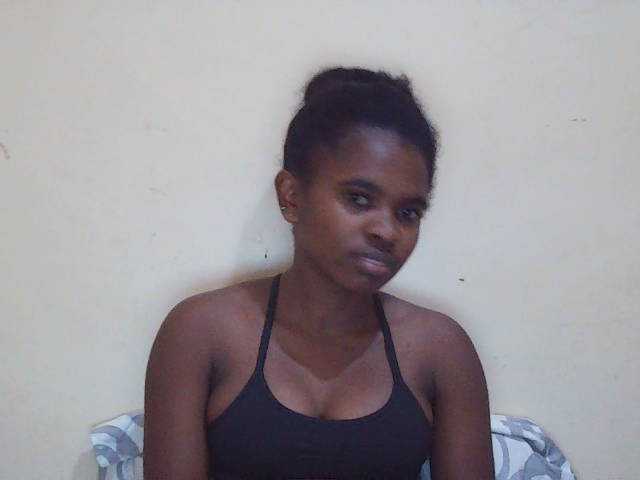 Sweetdiva2 live cam on BongaCams