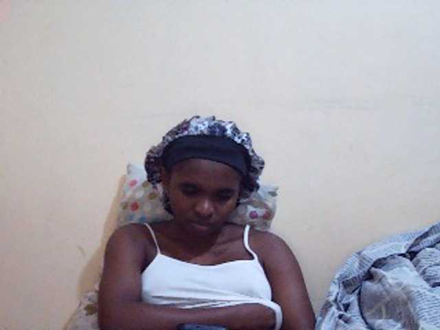 Sweetdiva2 live cam on BongaCams