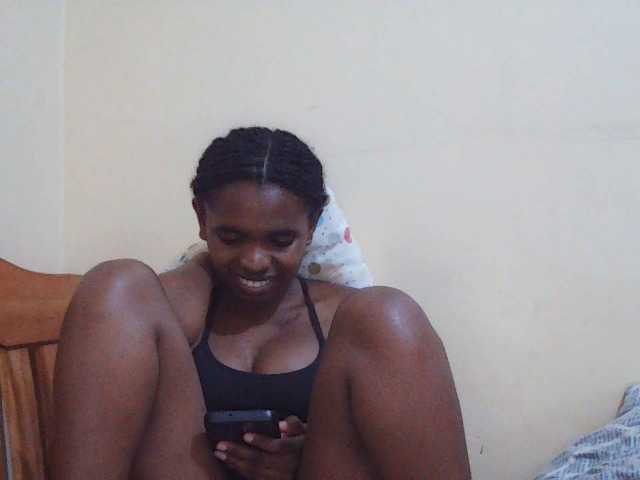 Sweetdiva2 live cam on BongaCams