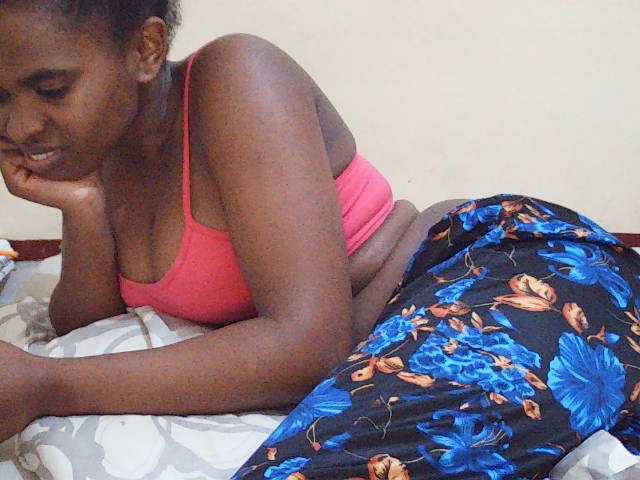 Sweetdiva2 live cam on BongaCams