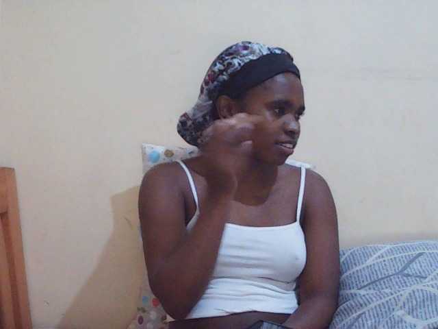 Sweetdiva2 live cam on BongaCams