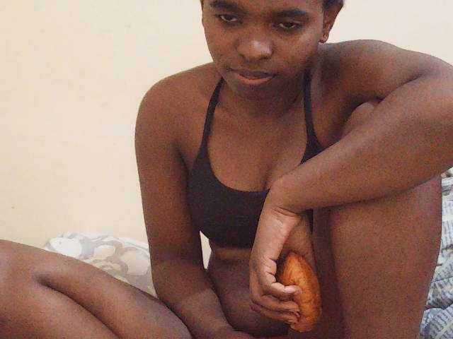 Sweetdiva2 live cam on BongaCams
