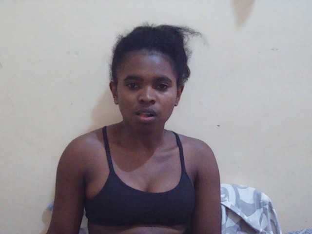 Sweetdiva2 live cam on BongaCams