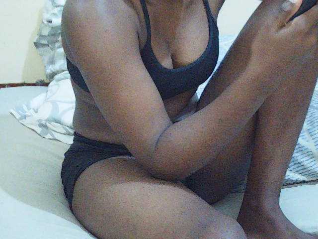 Sweetdiva2 live cam on BongaCams