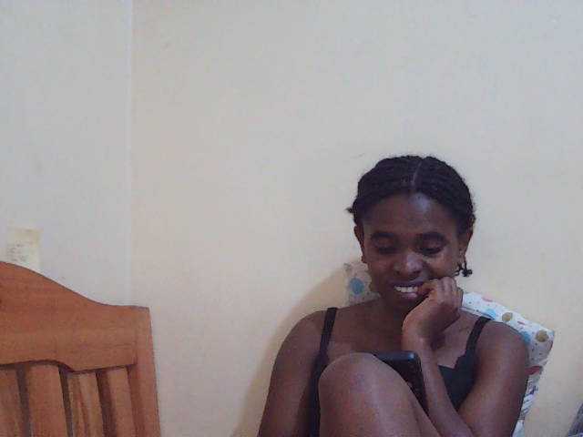 Sweetdiva2 live cam on BongaCams