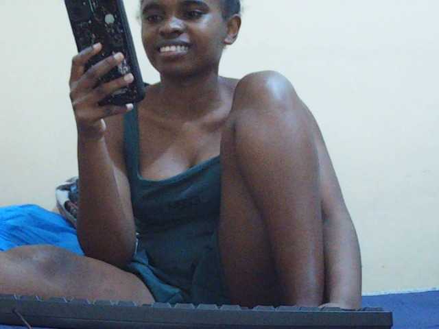 Sweetdiva2 live cam on BongaCams