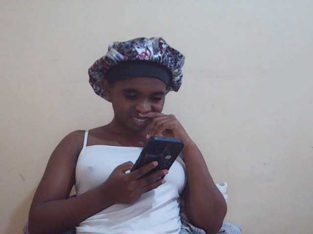 Sweetdiva2 live cam on BongaCams