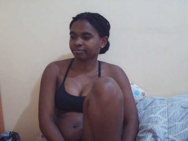 Sweetdiva2 live cam on BongaCams
