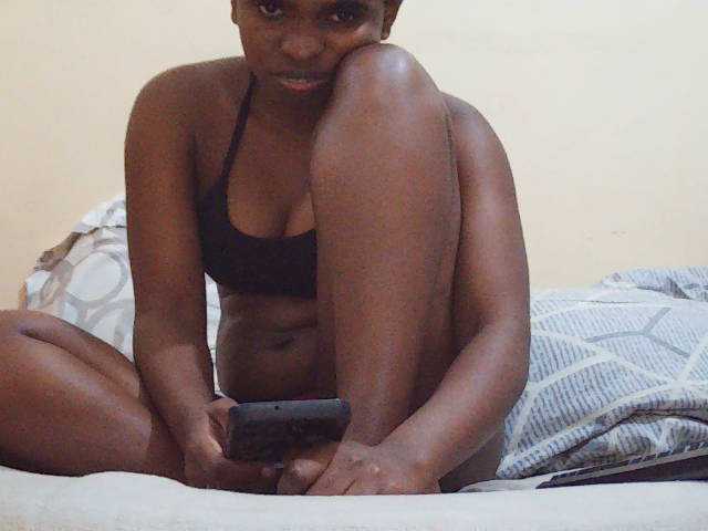 Sweetdiva2 live cam on BongaCams