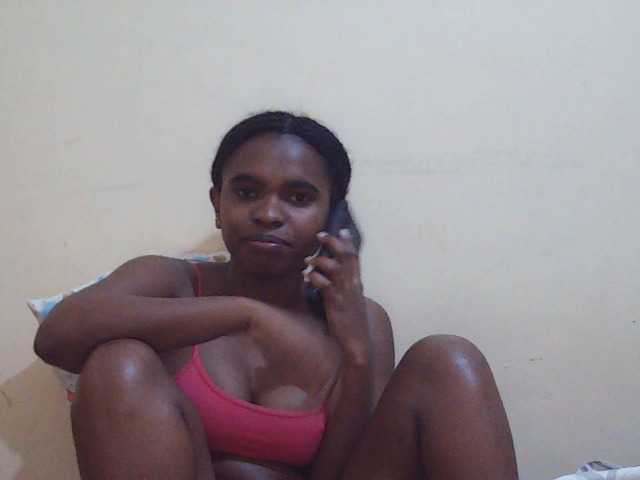 Sweetdiva2 live cam on BongaCams