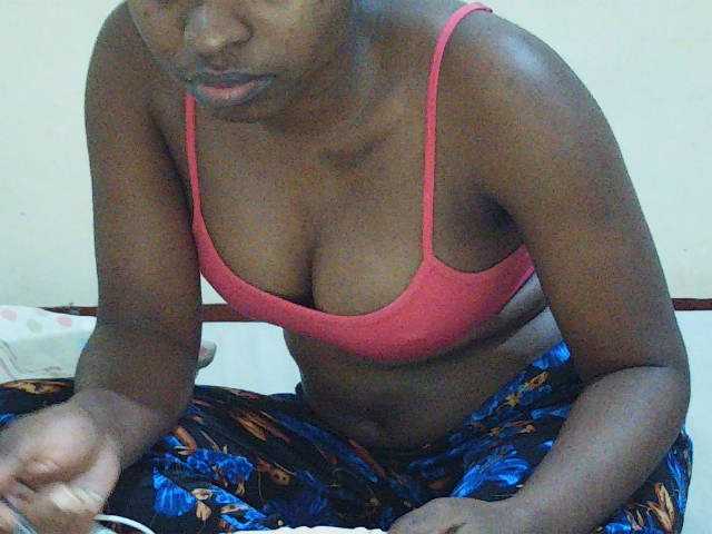 Sweetdiva2 live cam on BongaCams