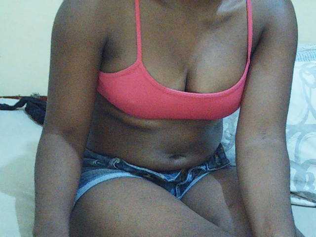 Sweetdiva2 live cam on BongaCams