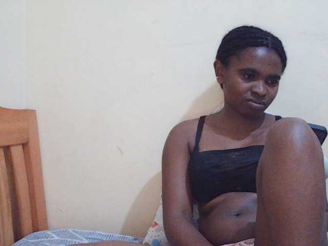 Sweetdiva2 live cam on BongaCams