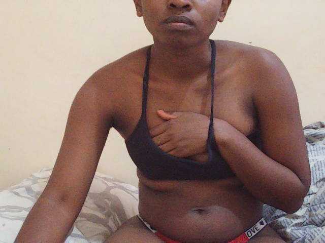 Sweetdiva2 live cam on BongaCams
