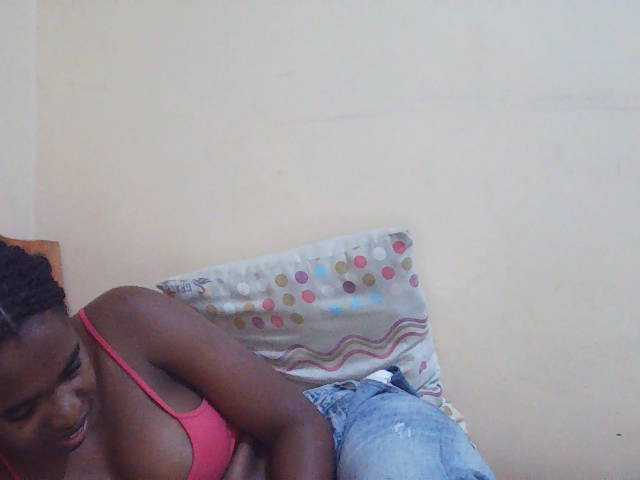 Sweetdiva2 live cam on BongaCams