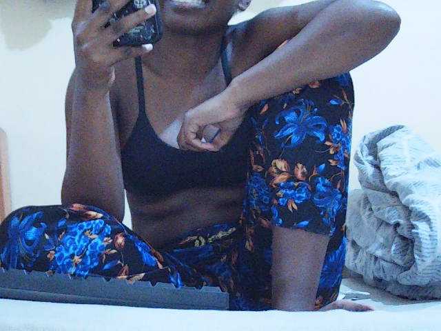 Sweetdiva2 live cam on BongaCams