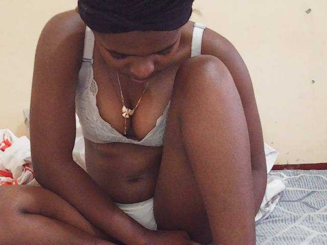 Sweetdiva2 live cam on BongaCams