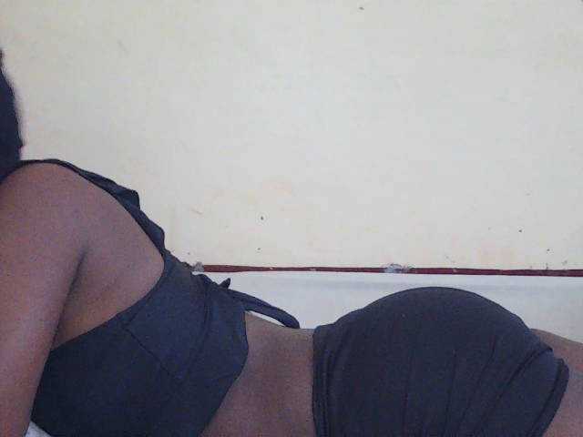 Sweetdiva2 live cam on BongaCams