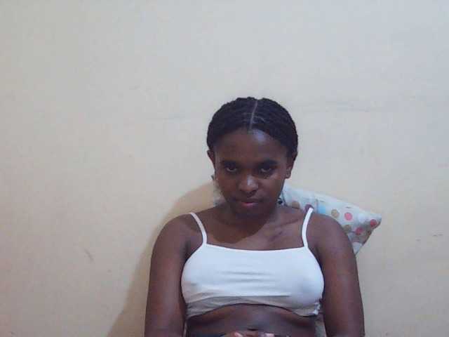 Sweetdiva2 webcam bongacams model stream image