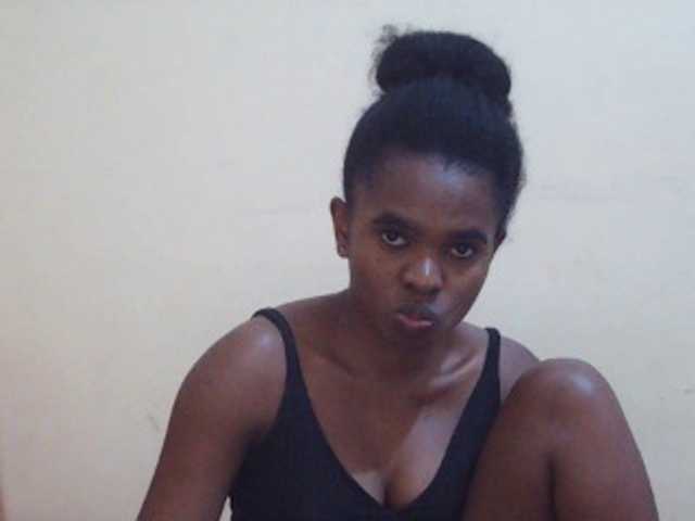 Sweetdiva2 live cam on BongaCams