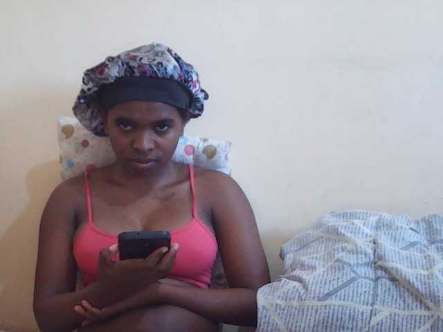 Sweetdiva2 live cam on BongaCams