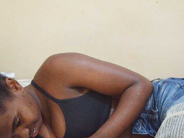 Sweetdiva2 live cam on BongaCams