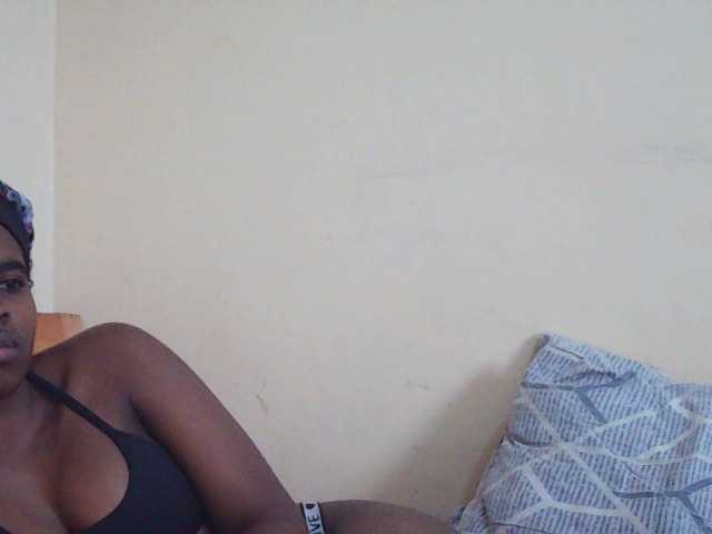 Sweetdiva2 live cam on BongaCams