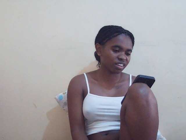 Sweetdiva2 live cam on BongaCams