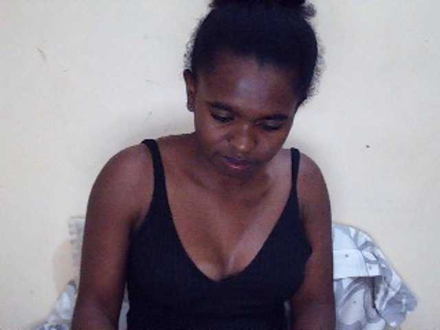 Sweetdiva2 live cam on BongaCams