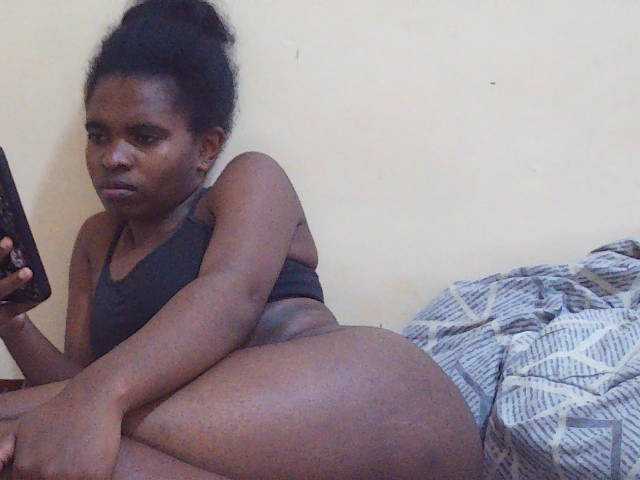 Sweetdiva2 live cam on BongaCams