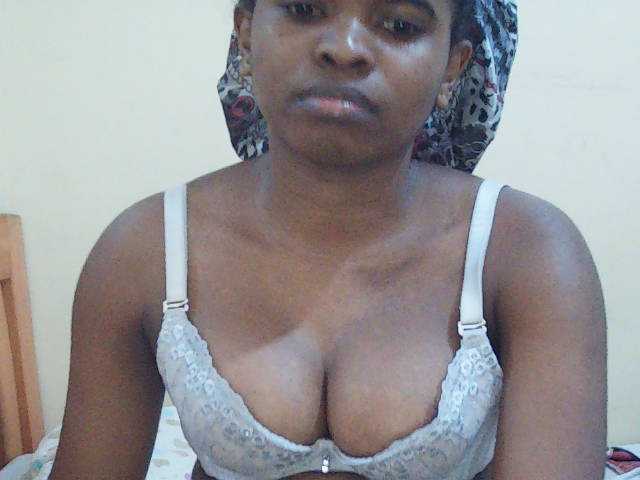 Sweetdiva2 live cam on BongaCams
