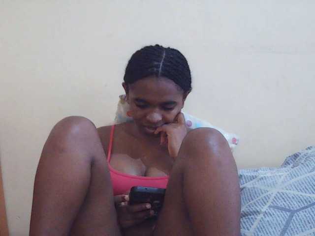 Sweetdiva2 live cam on BongaCams