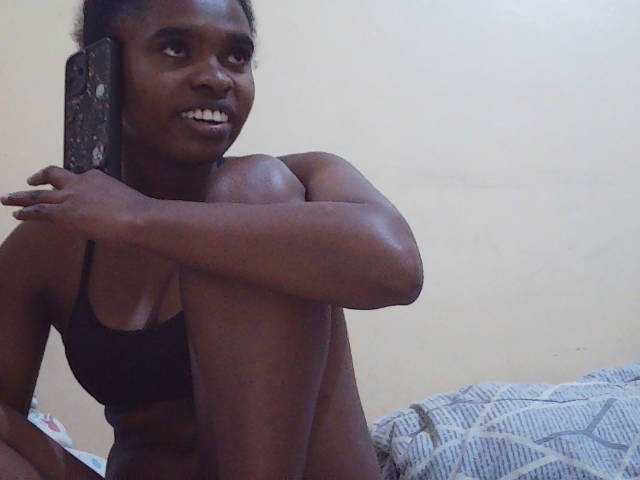 Sweetdiva2 live cam on BongaCams