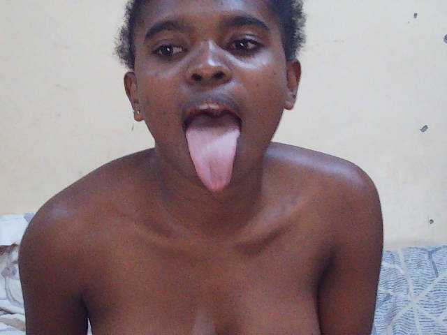 Sweetdiva2 live cam on BongaCams