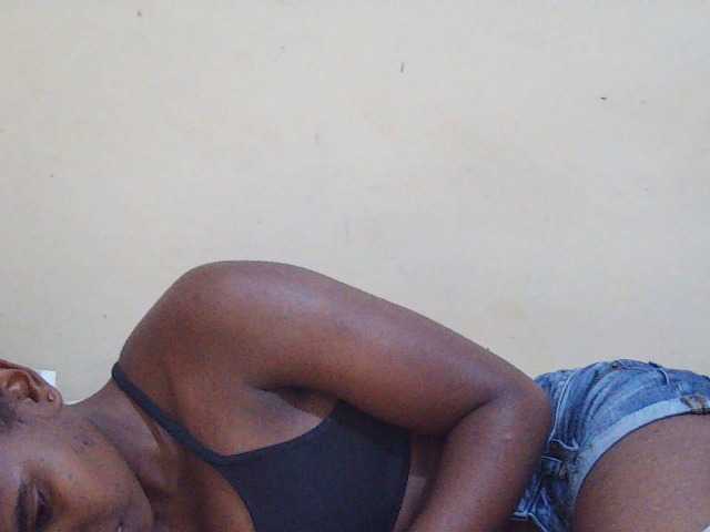 Sweetdiva2 live cam on BongaCams