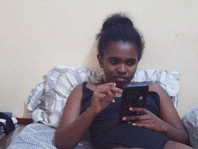 Sweetdiva2 live cam on BongaCams