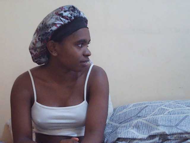 Sweetdiva2 live cam on BongaCams
