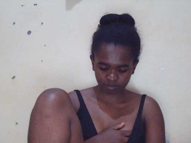 Sweetdiva2 live cam on BongaCams
