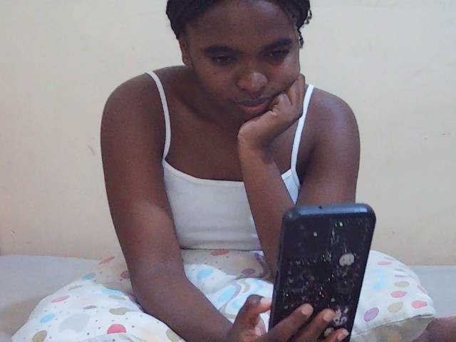 Sweetdiva2 live cam on BongaCams